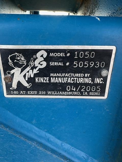 Image of Kinze 1050 equipment image 1