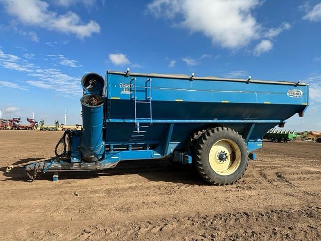 Image of Kinze 1050 equipment image 3