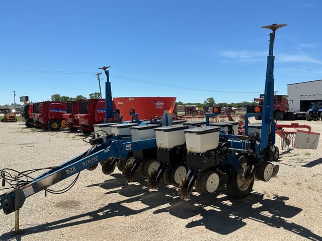 Image of Kinze 3000 equipment image 1