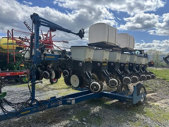 Image of Kinze 3500 equipment image 3