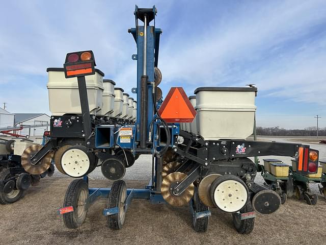 Image of Kinze 3500 equipment image 4