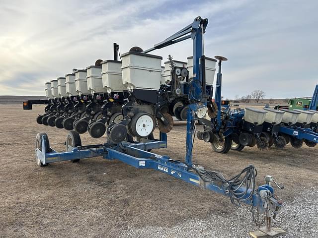 Image of Kinze 3500 equipment image 1