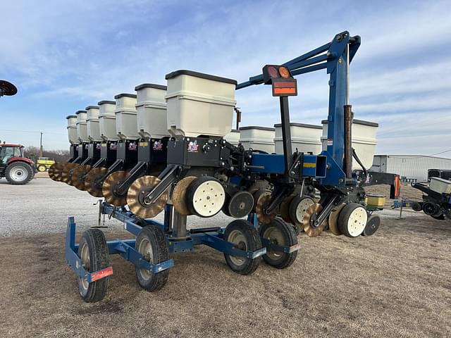 Image of Kinze 3500 equipment image 3