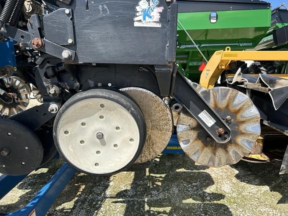 Image of Kinze 3500 equipment image 1