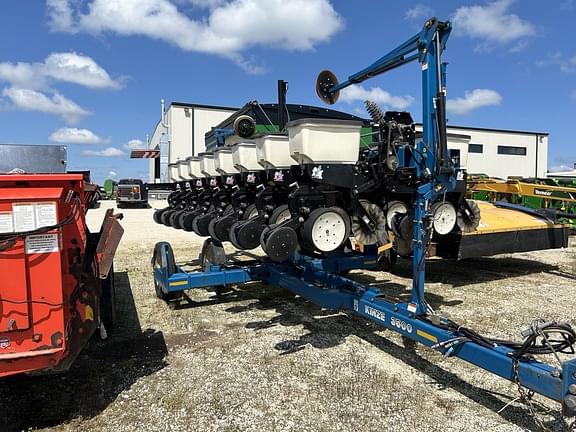 Image of Kinze 3500 equipment image 4