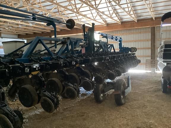 Image of Kinze 3600 equipment image 3