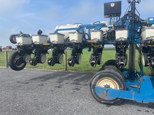 Image of Kinze 3600 equipment image 3