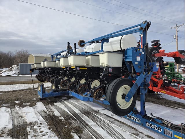 Image of Kinze 3600 equipment image 1