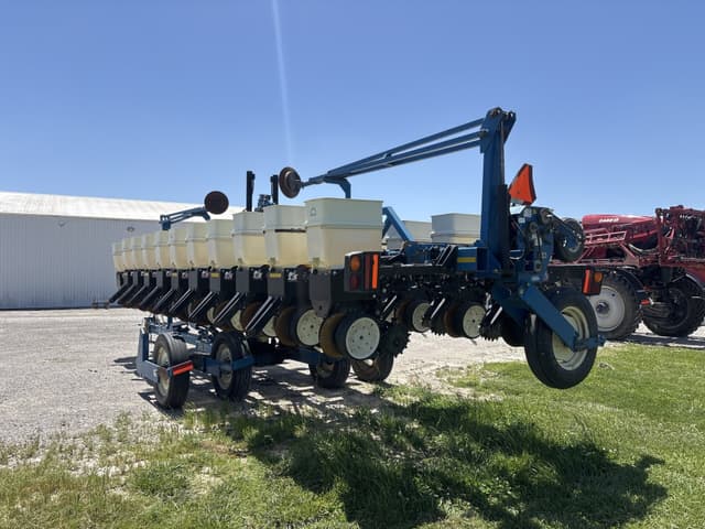 Image of Kinze 3600 equipment image 4