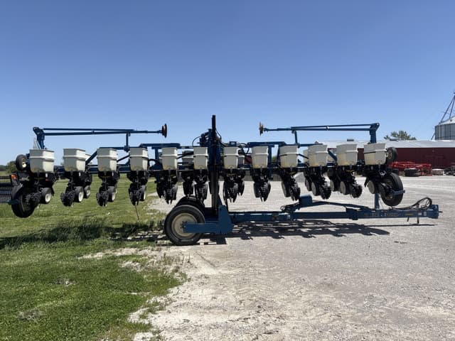 Image of Kinze 3600 equipment image 1