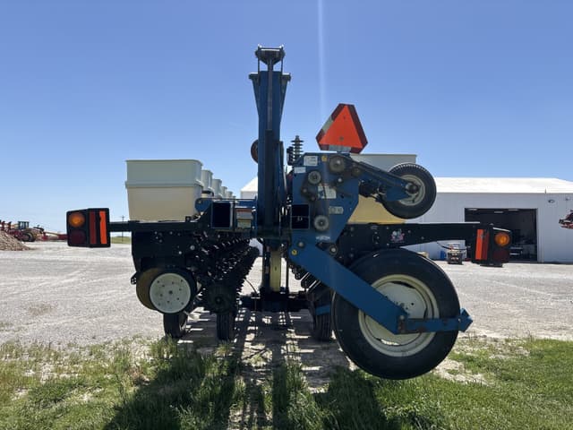 Image of Kinze 3600 equipment image 3