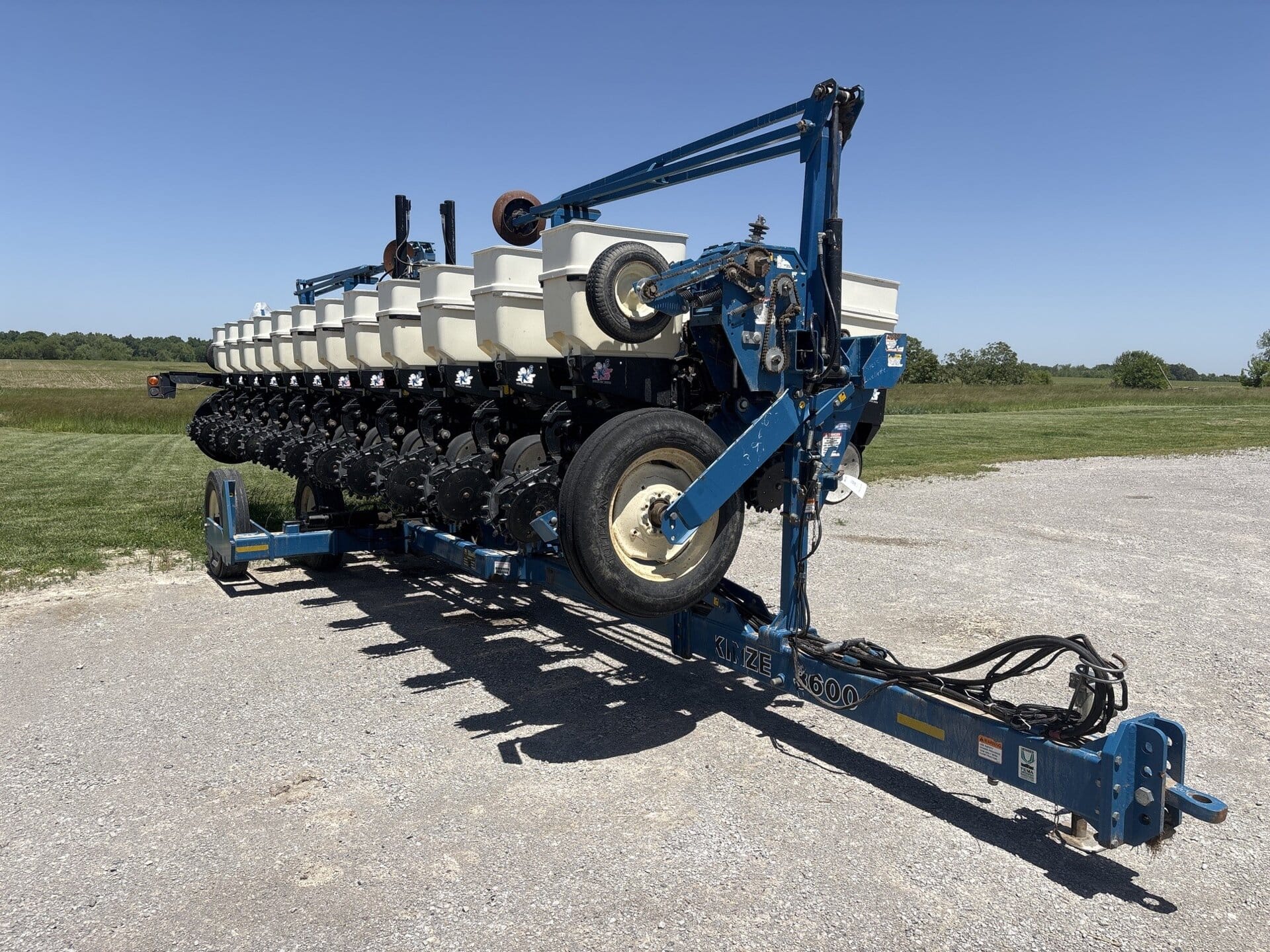 2005 Kinze 3600 Equipment Image0