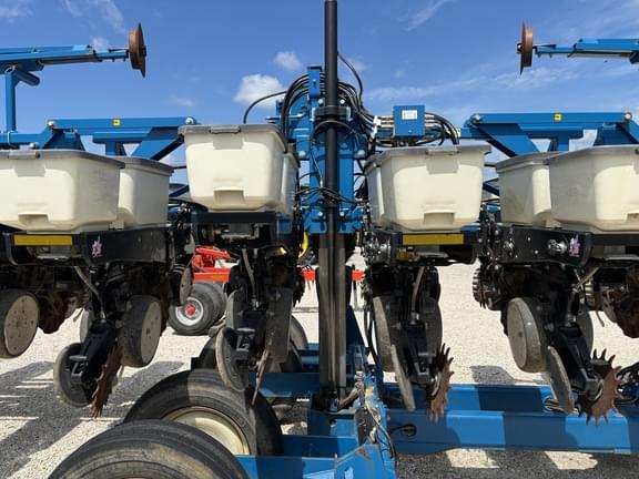 Image of Kinze 3600 equipment image 4