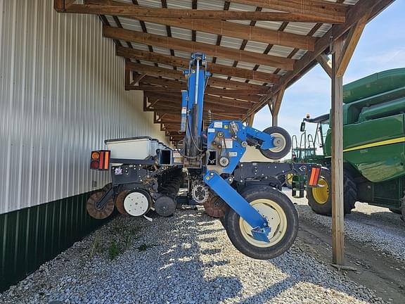 Image of Kinze 3600 equipment image 2