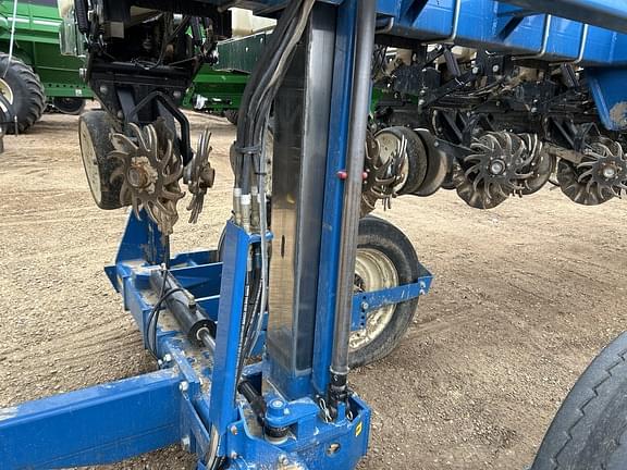 Image of Kinze 3600 equipment image 4