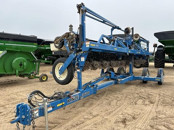 Image of Kinze 3600 equipment image 1