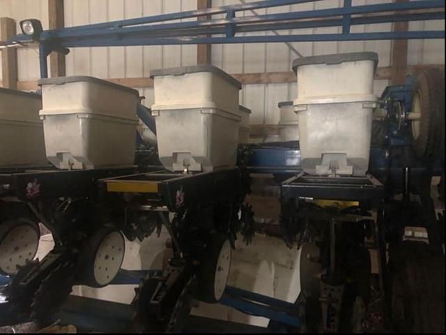 Image of Kinze 3600 equipment image 2