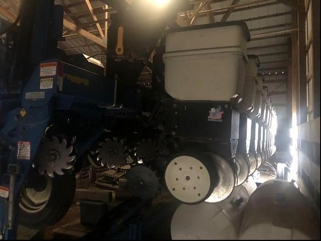 Image of Kinze 3600 equipment image 1