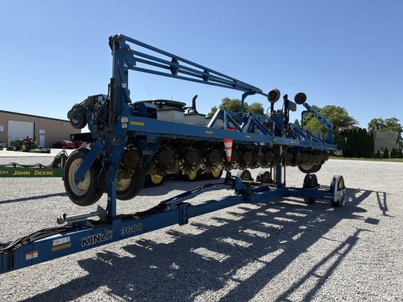 Image of Kinze 3600 equipment image 3