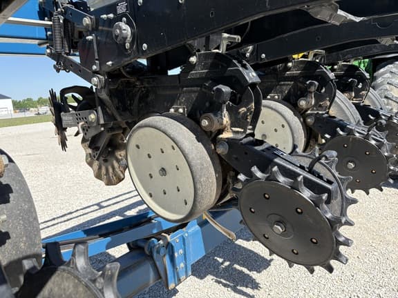 Image of Kinze 3600 equipment image 4