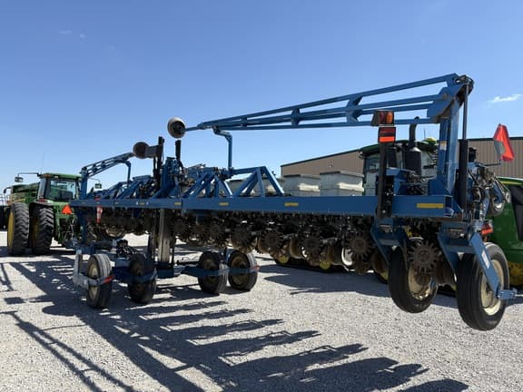 Image of Kinze 3600 equipment image 2