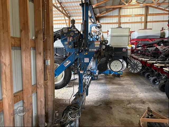 Image of Kinze 3600 equipment image 2