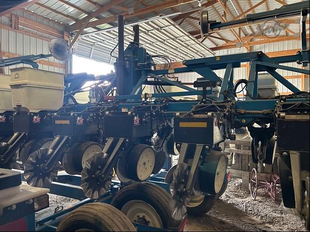 Image of Kinze 3600 equipment image 4