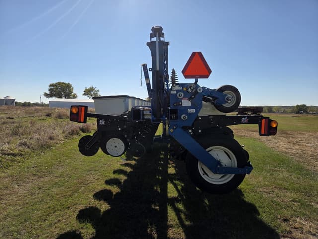 Image of Kinze 3600 equipment image 3