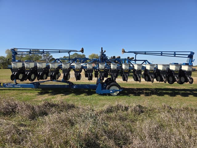 Image of Kinze 3600 equipment image 1