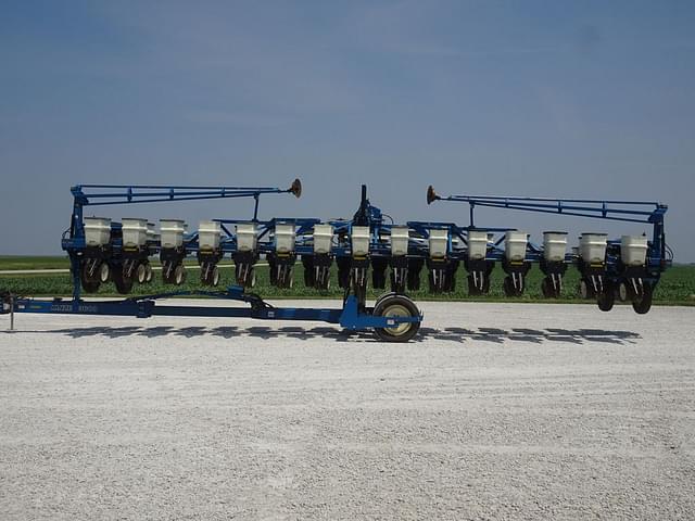 Image of Kinze 3600 equipment image 2