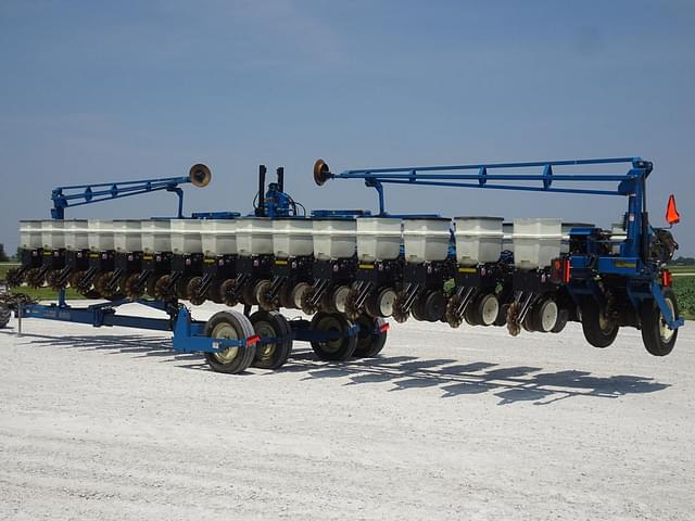 Image of Kinze 3600 equipment image 4