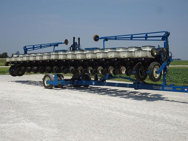 Image of Kinze 3600 equipment image 1