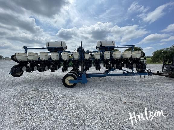 Image of Kinze 3600 equipment image 2