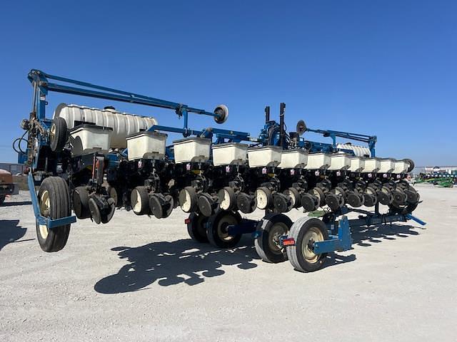 Image of Kinze 3600 equipment image 2