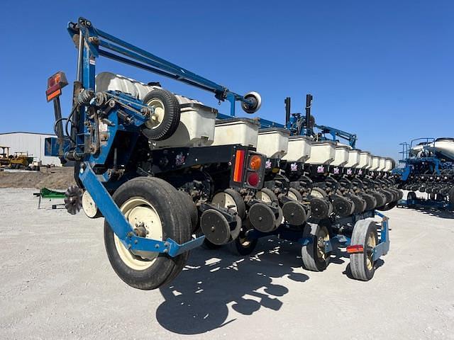 Image of Kinze 3600 equipment image 3