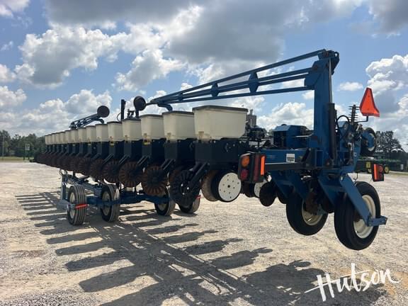 Image of Kinze 3600 equipment image 3