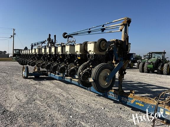 Image of Kinze 3600 equipment image 4