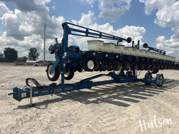 Image of Kinze 3600 equipment image 1