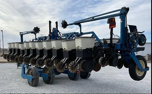 Image of Kinze 3600 equipment image 2