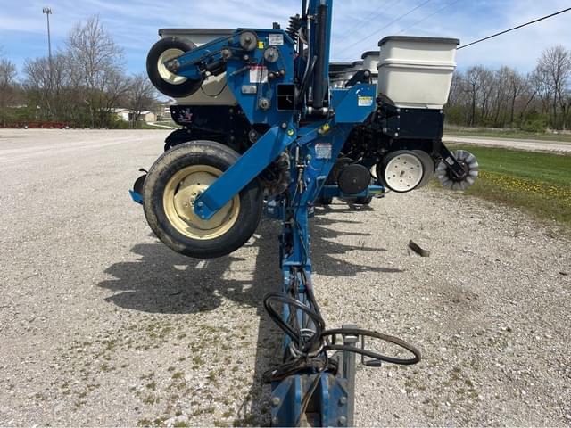 Image of Kinze 3600 equipment image 1