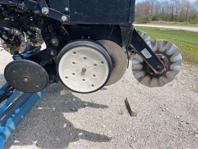 Image of Kinze 3600 equipment image 2