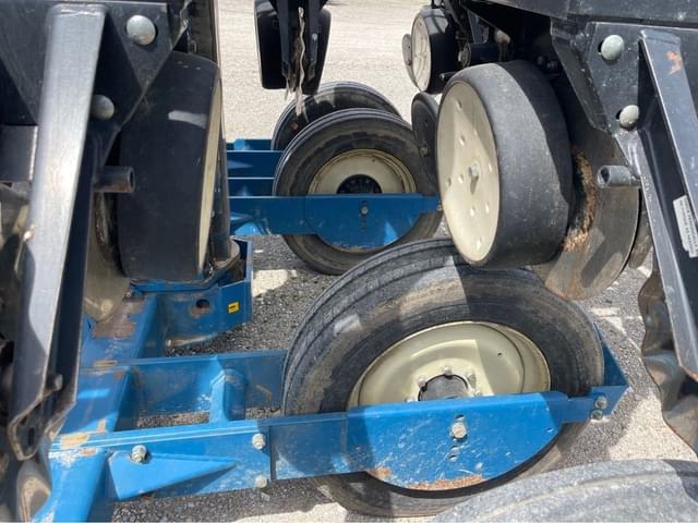 Image of Kinze 3600 equipment image 4