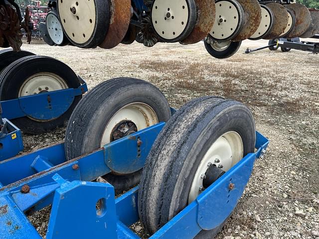 Image of Kinze 3600 equipment image 2