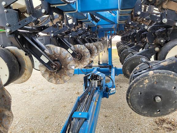 Image of Kinze 3600 equipment image 4