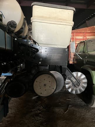 Image of Kinze 3600 equipment image 3