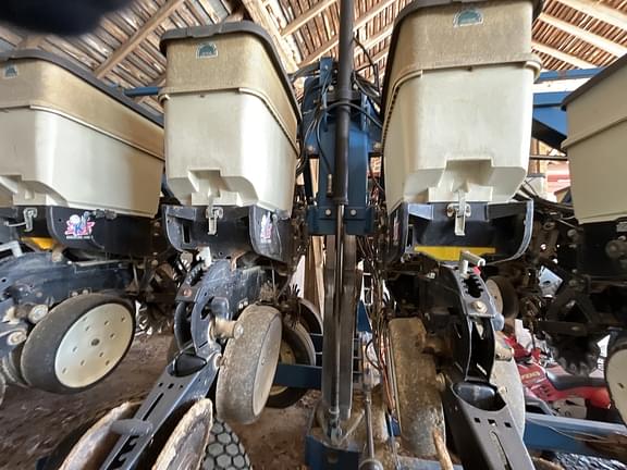 Image of Kinze 3600 equipment image 2