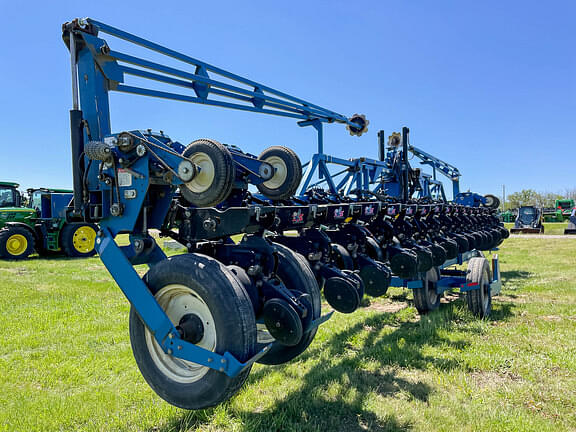 Image of Kinze 3600 equipment image 4