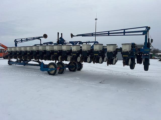 Image of Kinze 3600 equipment image 3