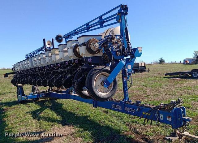 Image of Kinze 3600 equipment image 2