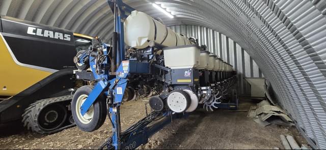 Image of Kinze 3600 equipment image 2